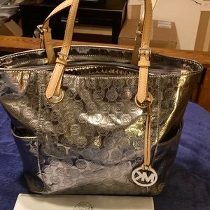 Micheal kors Silver metallic patent leather Signature Tote